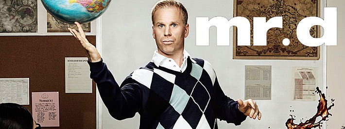 Mr drew. Мистер ди сериал. Мистер ди в фильме про учителя истории. Мистер ди опыты. Мистер ди в упаковке / Mr. d.